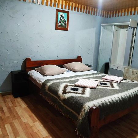 V Ulyanu Hotel Jaremcse Kültér fotó